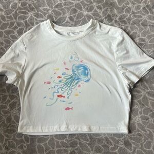 Cropped tee for summer